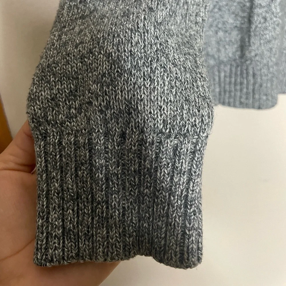 Abercrombie & Fitch Gray Crewneck Sweater